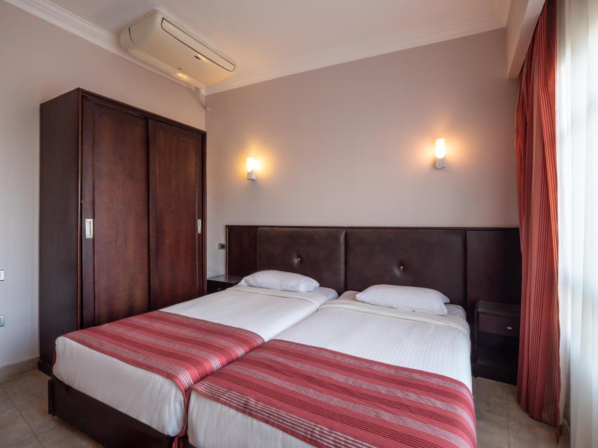 Sunny Days Mirette Family Apartments & Resort