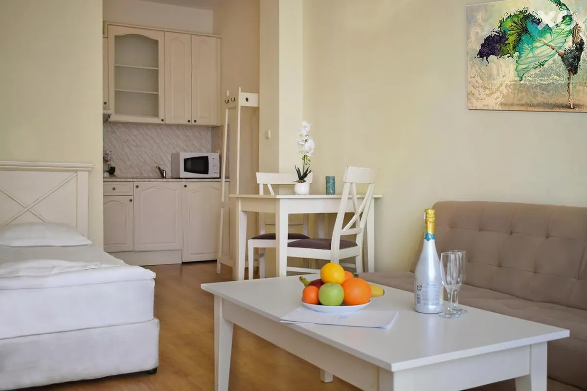 Flores Park Apartments
