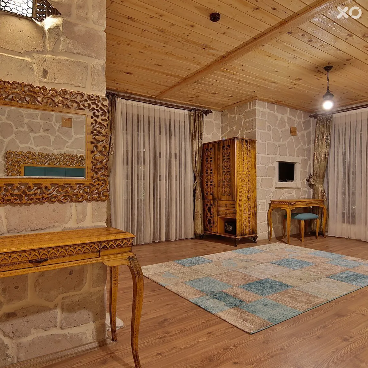 Elevres Stone House
