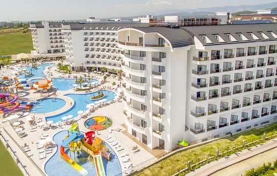 Розваги без меж для всієї сім'ї в готелі Calido Maris!