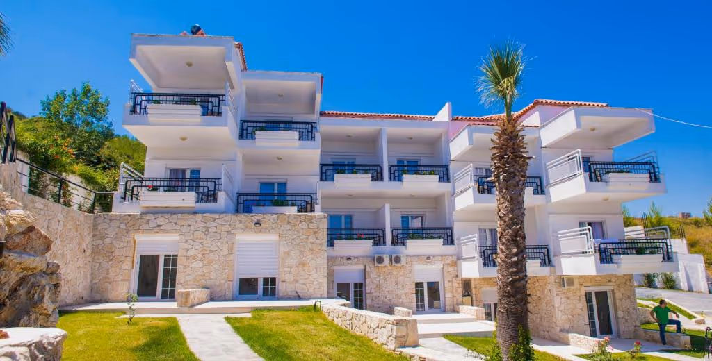 Халкидики в средиземноморском ритме! Пляж поблизости, сад вокруг и вид на залив