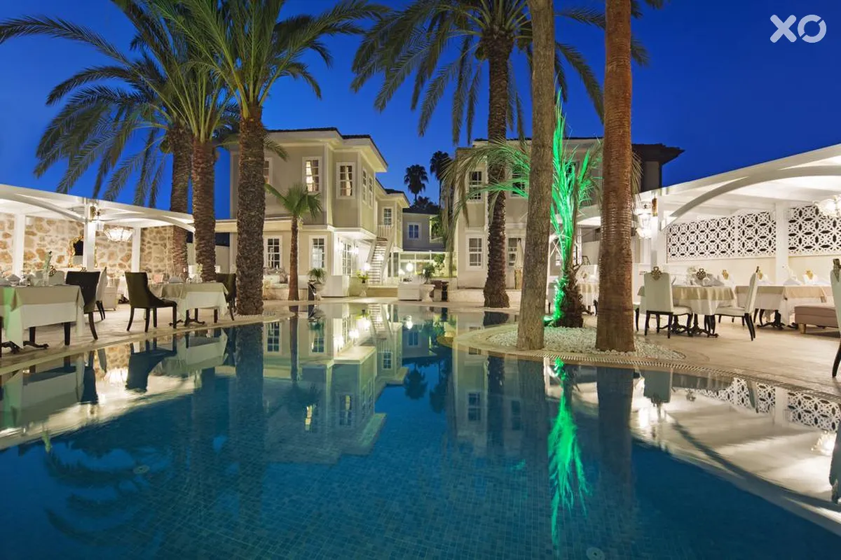 Elegance East Hotel