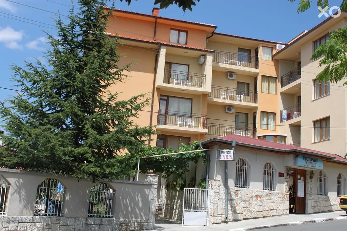 Chris Hotel