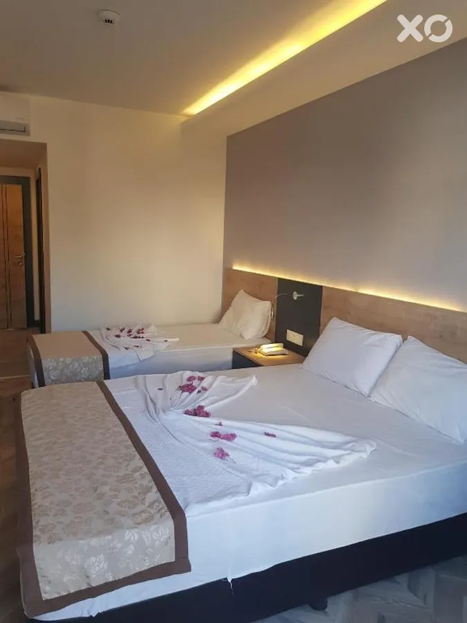 Clover Magic Park Side Hotel