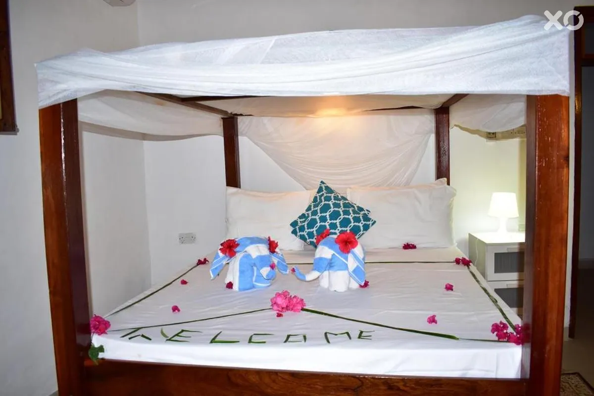 Mambo Beach Villas