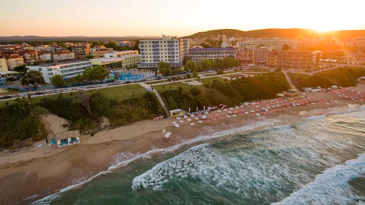 Perla Beach Resort Hotel