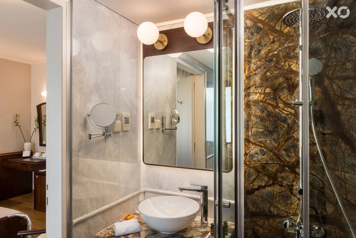 Avra City Hotel