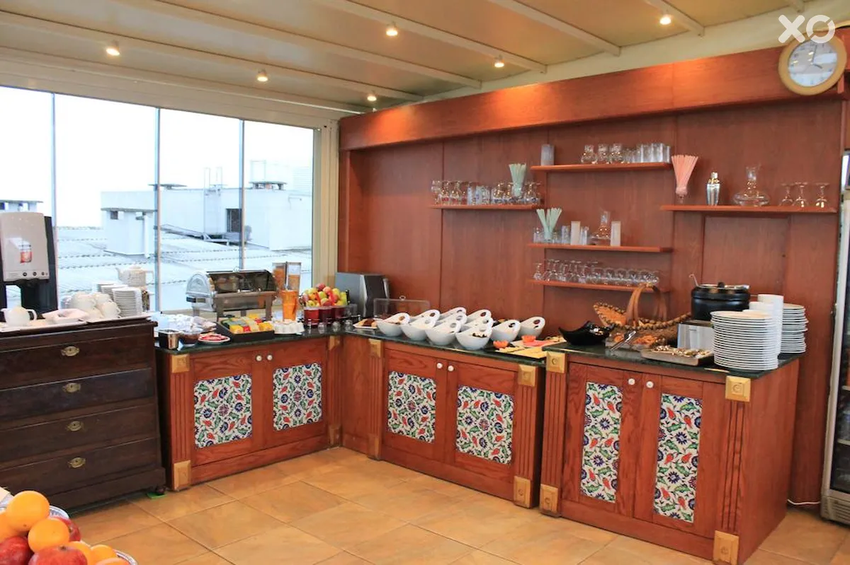 Aruna Hotel