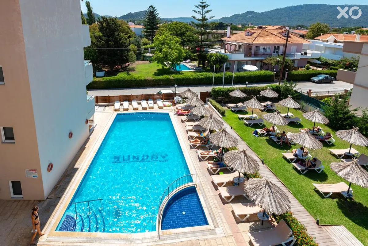 Sunday Hotel