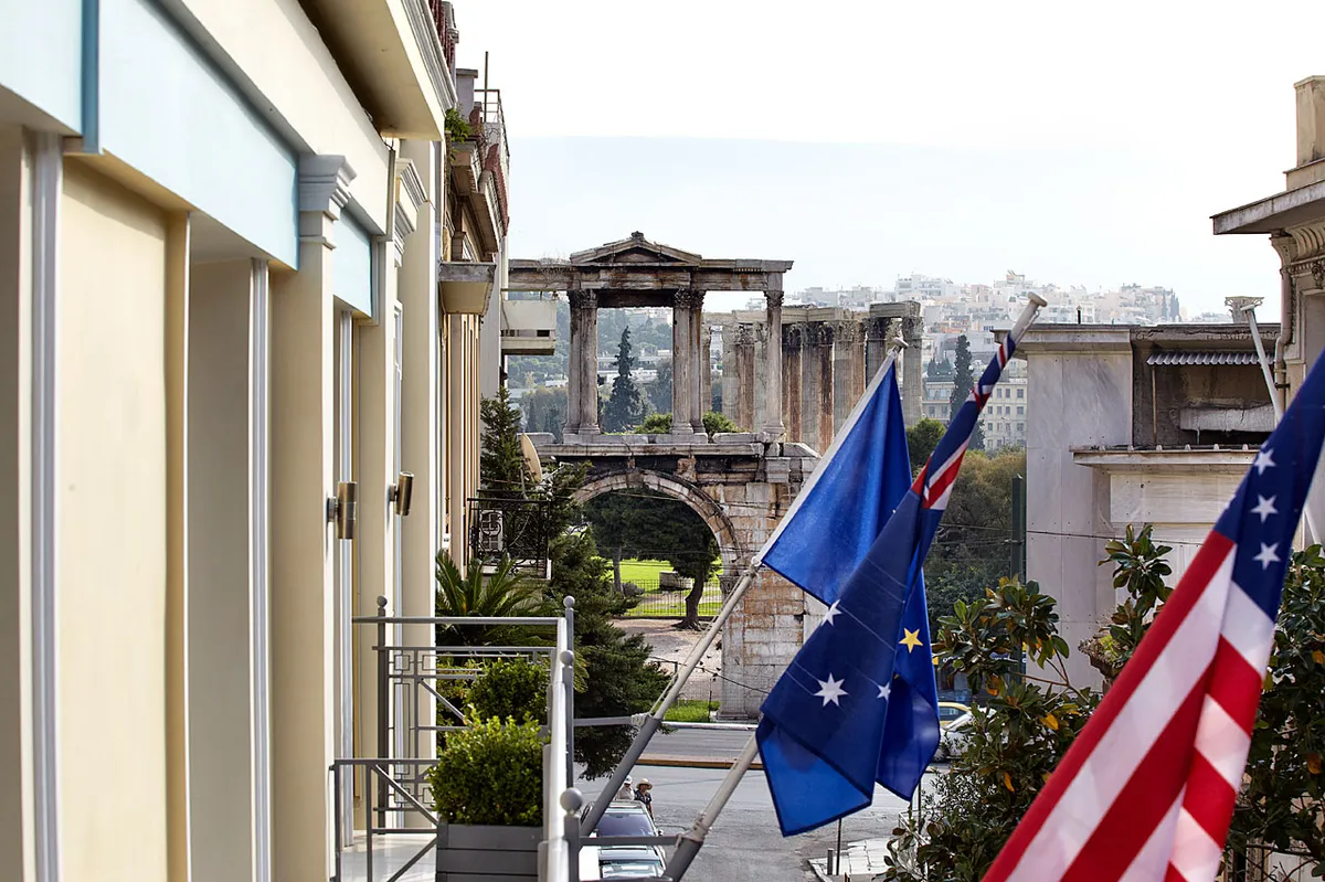 Ava Hotel & Suites