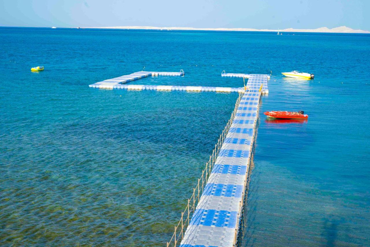 Ivy Cyrene Island Resort