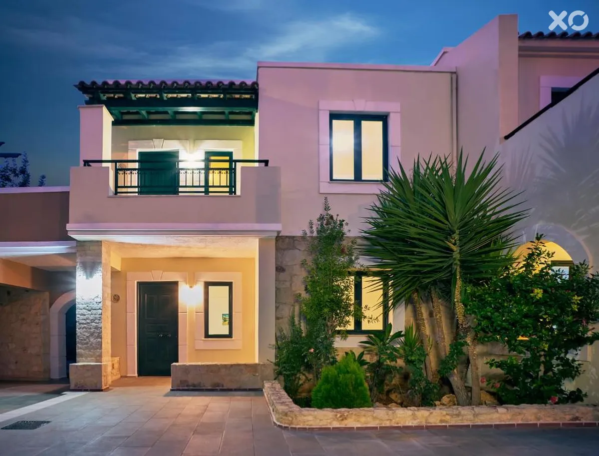 Dionysos Apartments & Studios