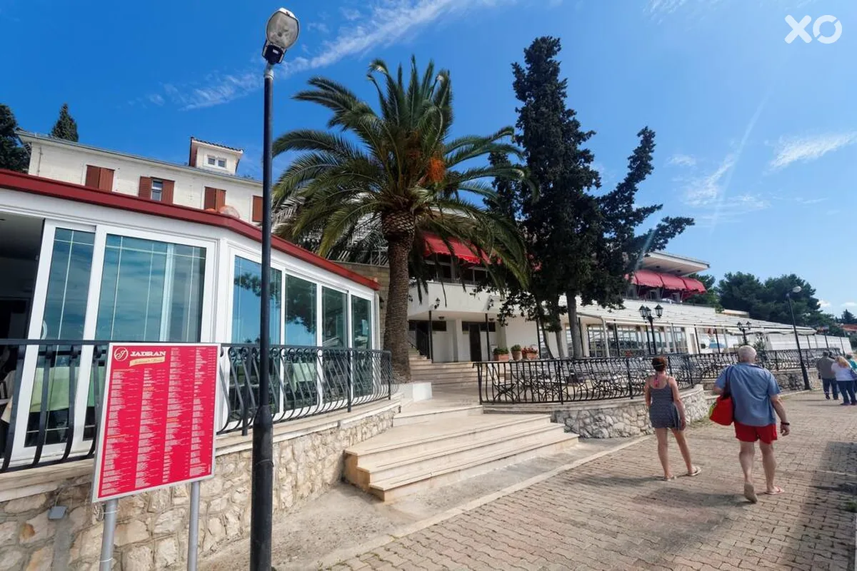Val Hotel