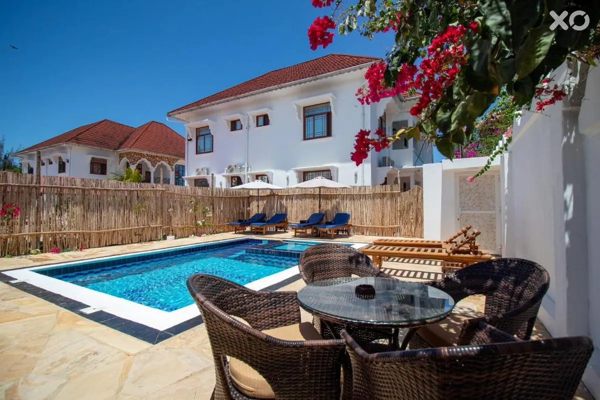 Sunny Palms Beach Bungalows
