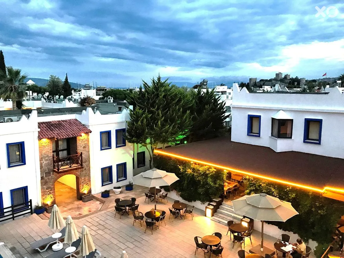 Atrium Hotel