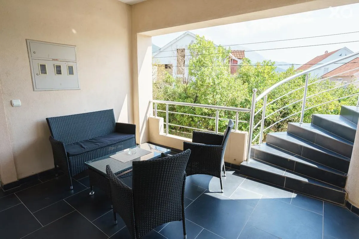 Lora Apartments