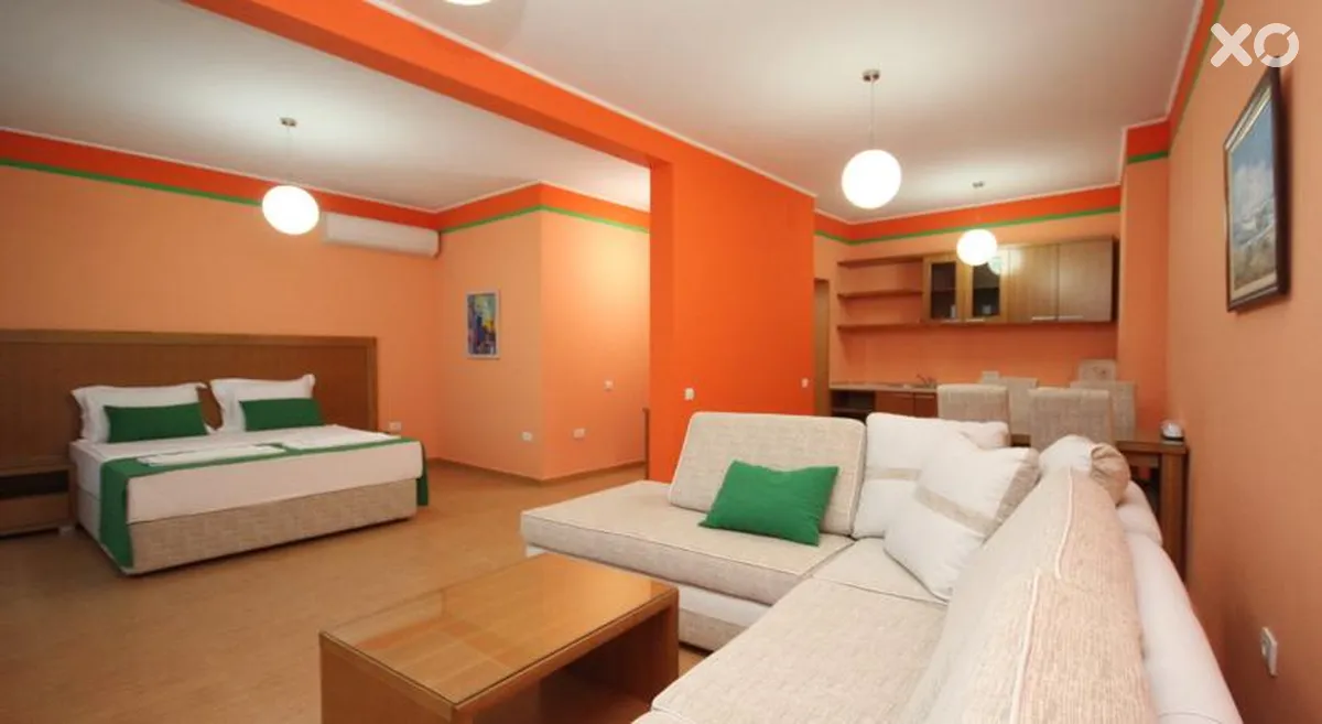 Deus Apartments