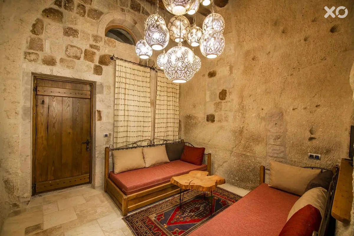 Hera Cave Suites