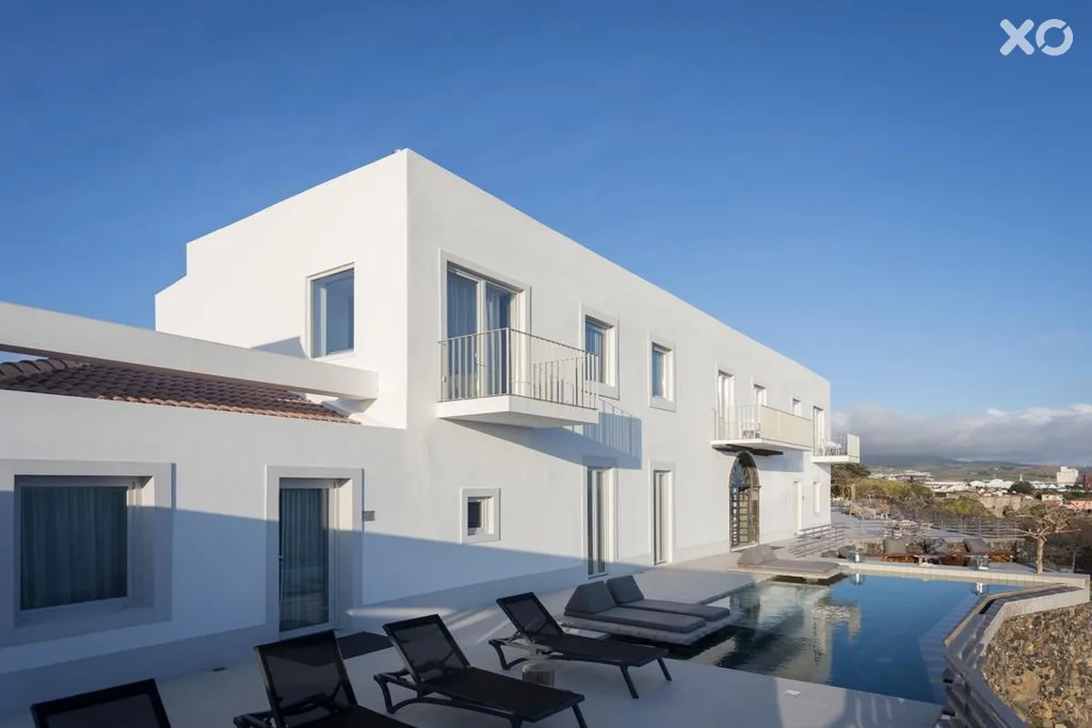 White Exclusive Suites & Villas