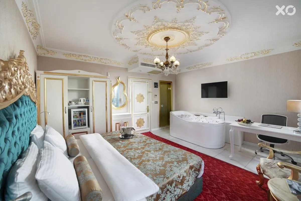 White Monarch Hotel