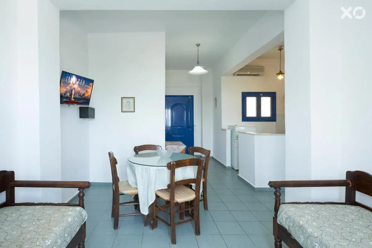 Dionysos Apartments & Studios