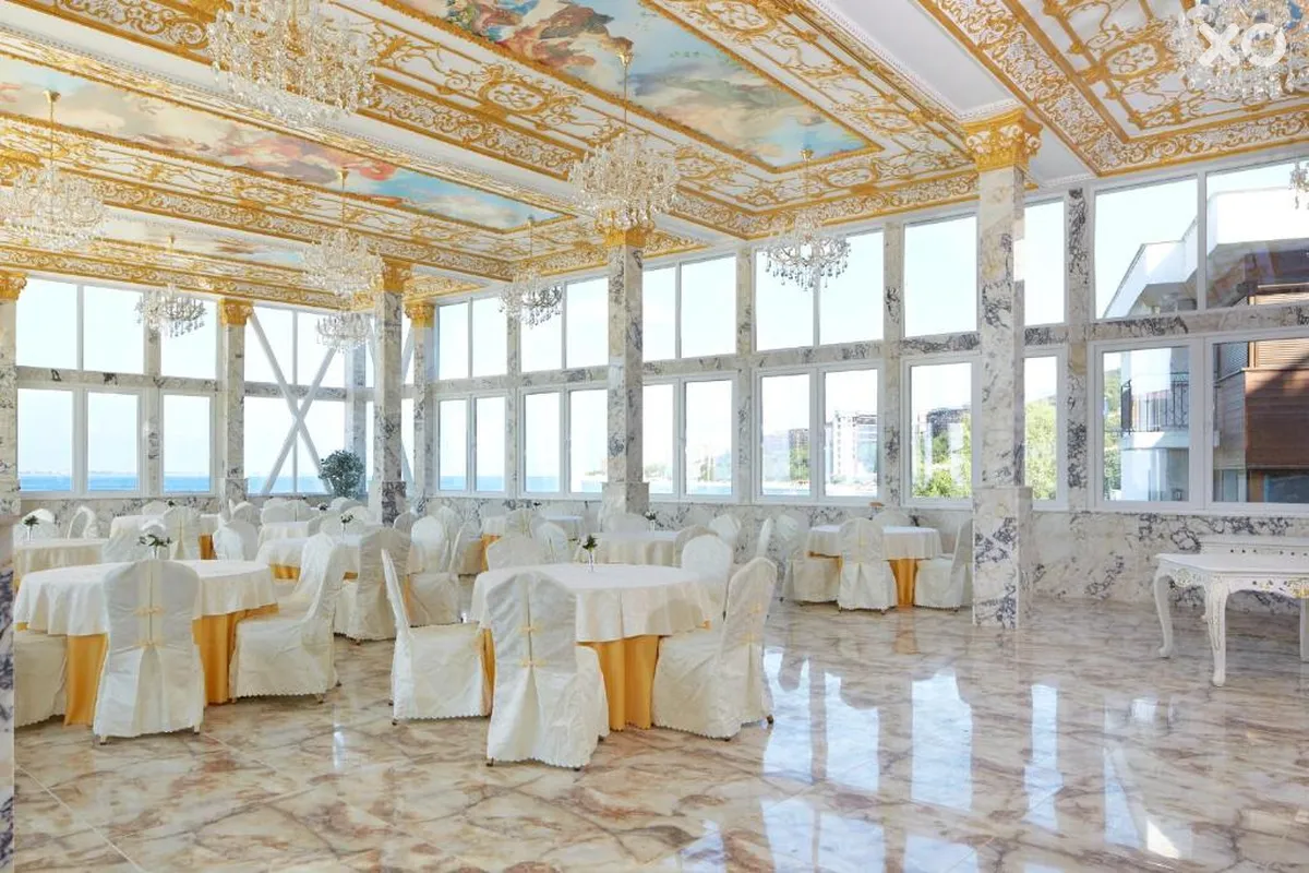 Amore Beach Hotel