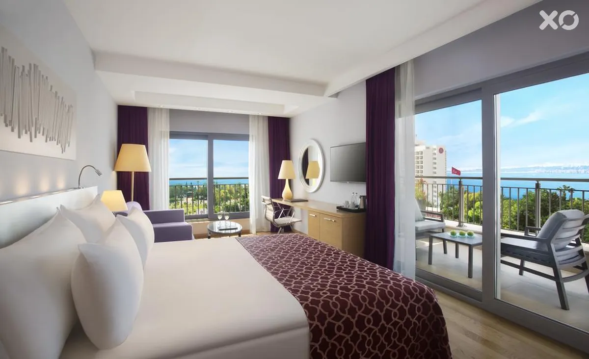 Akra V Hotel