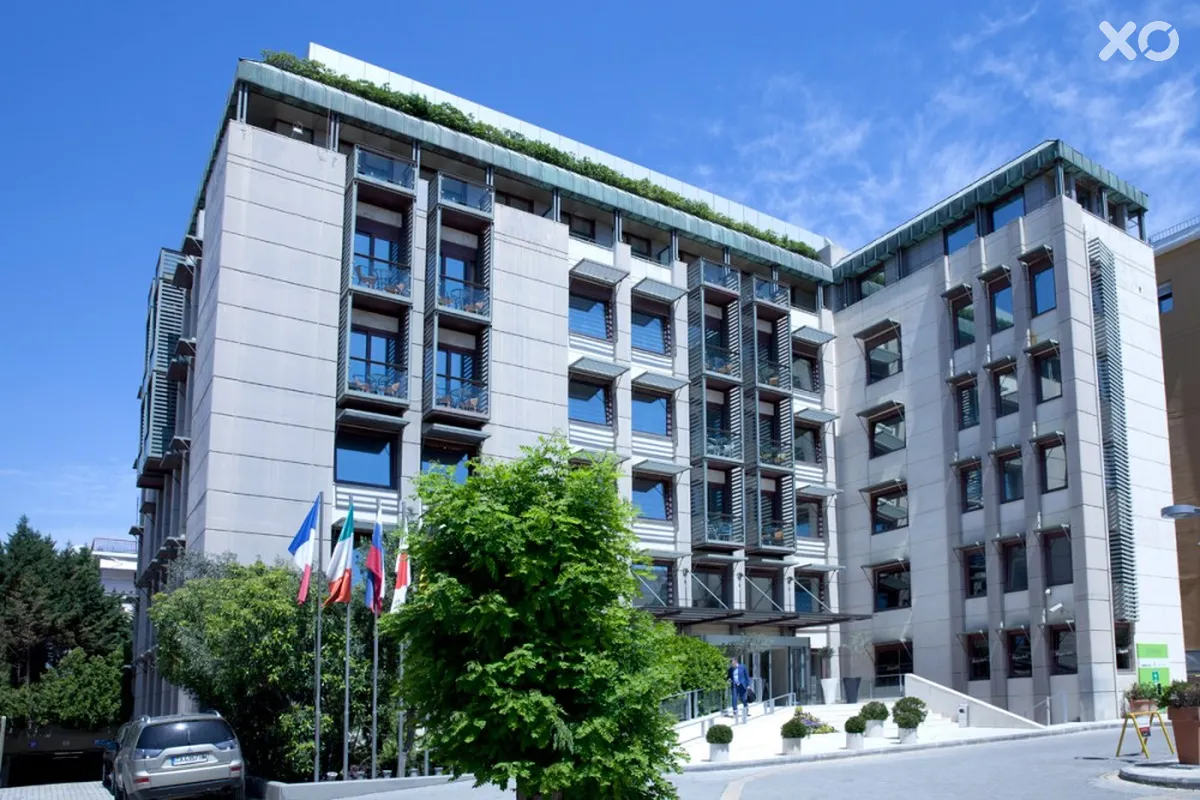Lazart Hotel