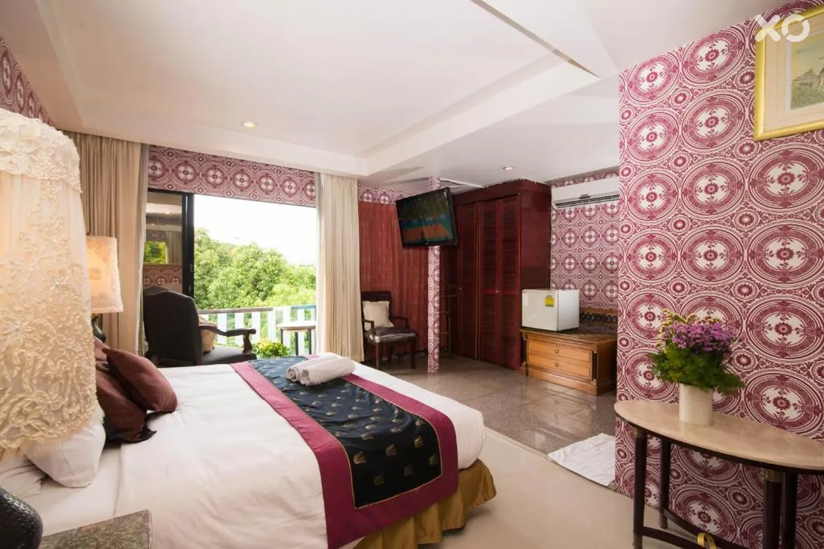 Diamond City Hotel