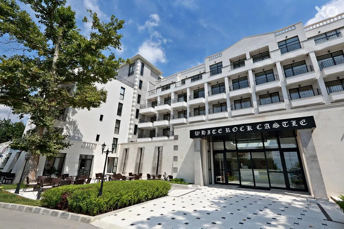 White Rock Castle Suite Hotel