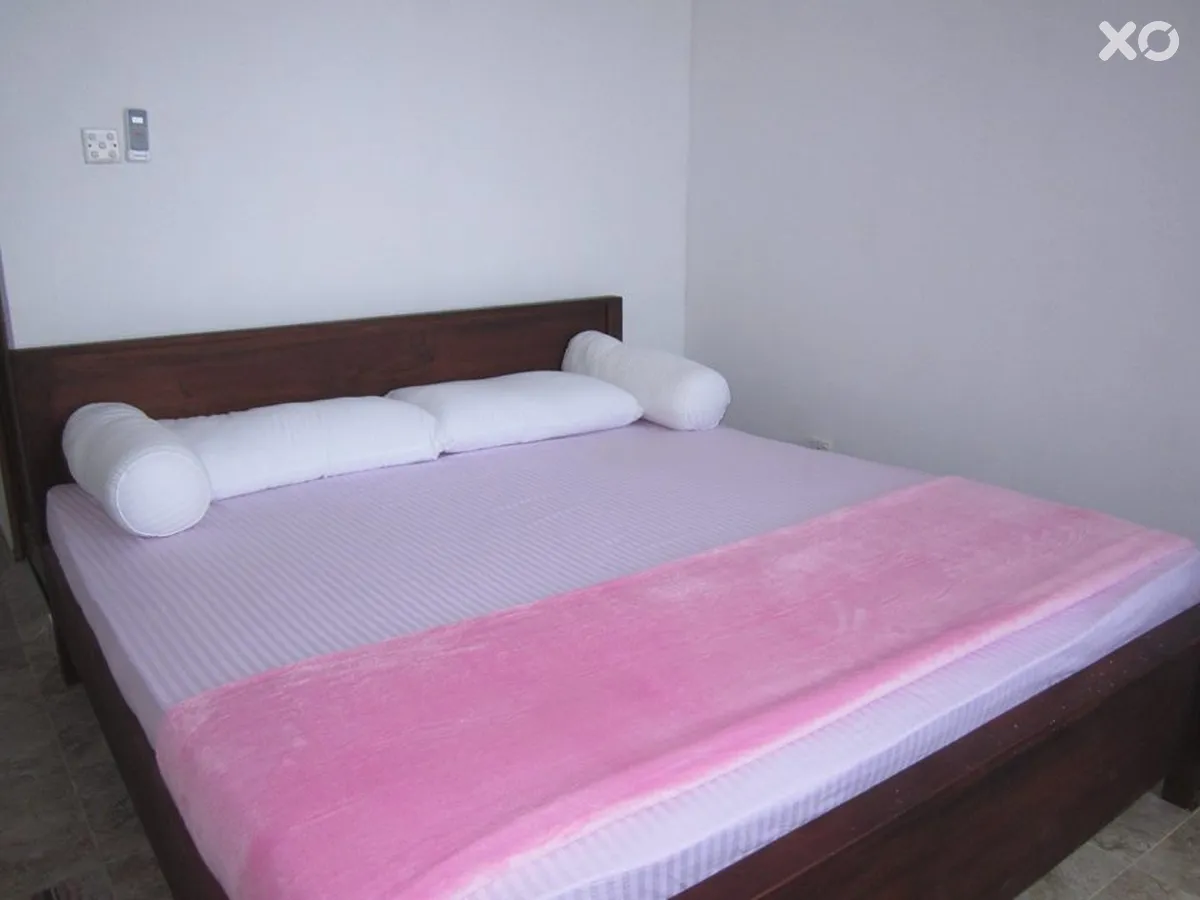 White Surfing Beach Resort
