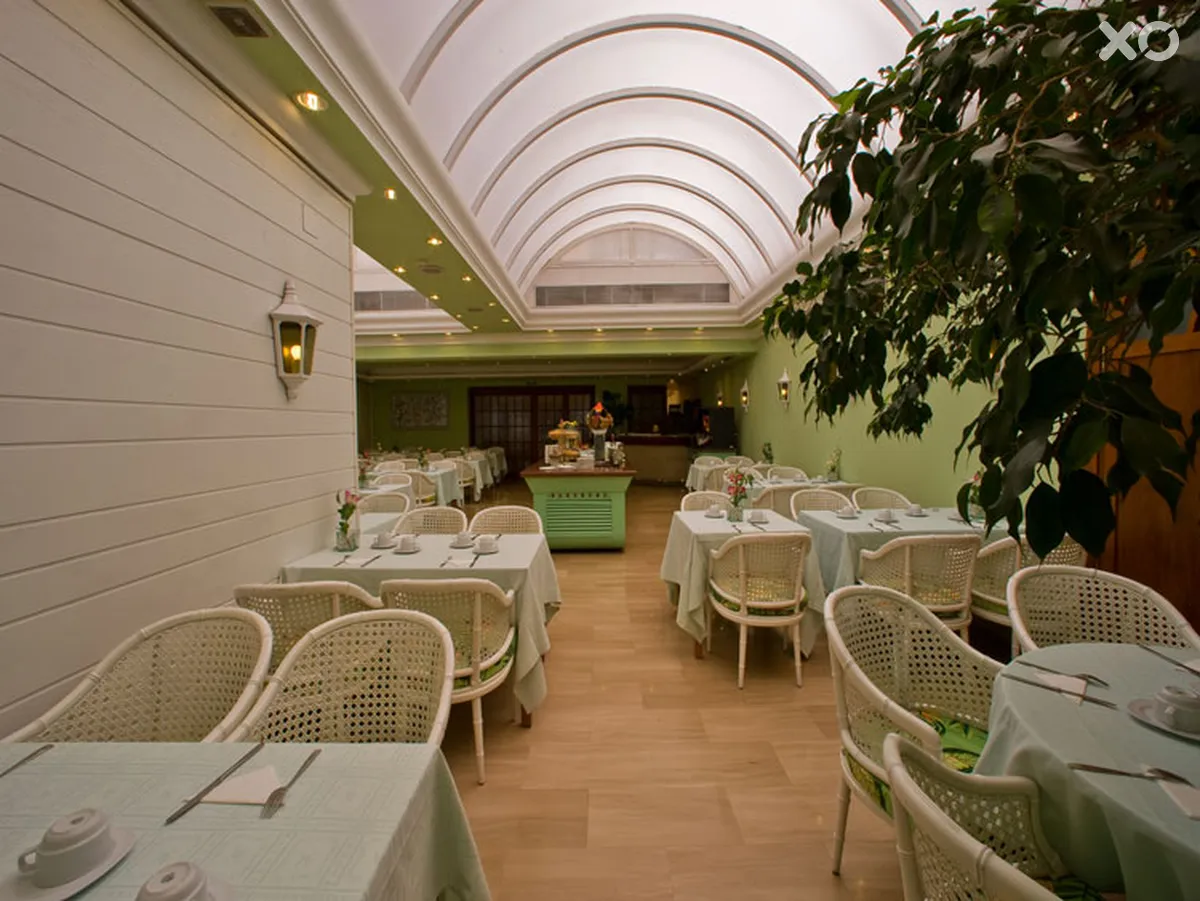 Lleo Hotel