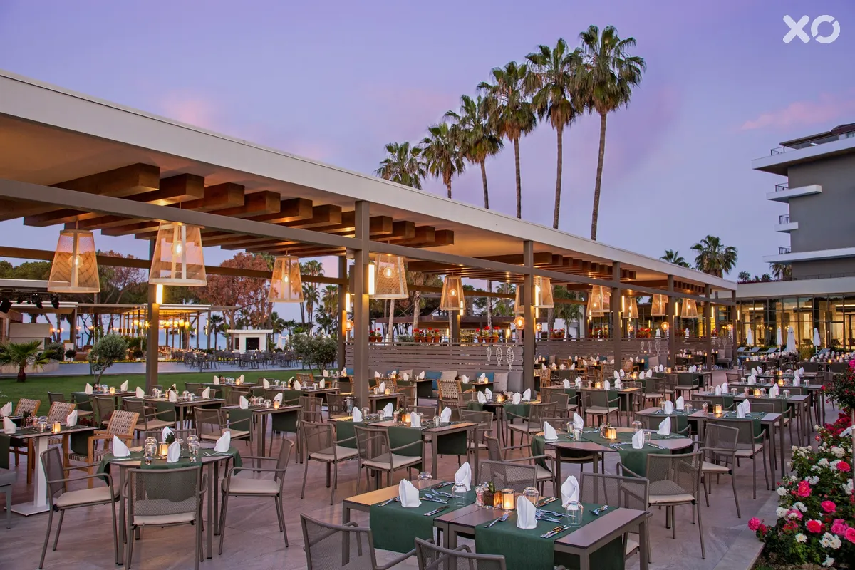 Acanthus Cennet Barut Collection