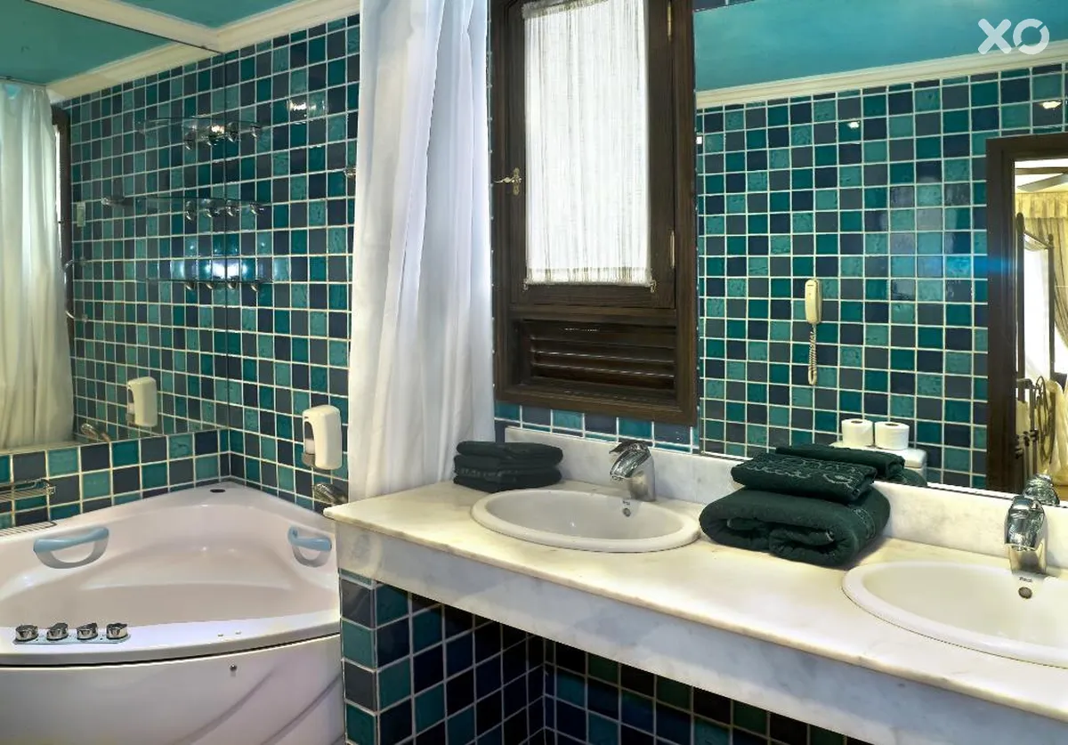 Regency Country Club Apartments & Suites