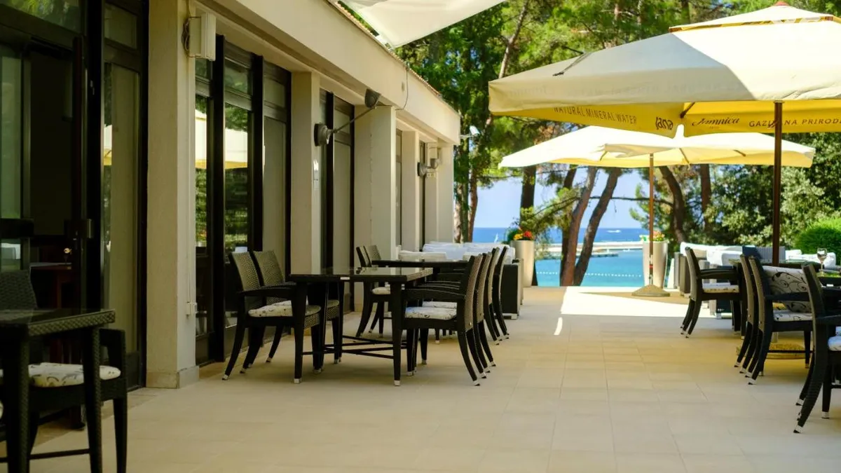 Flores Hotel