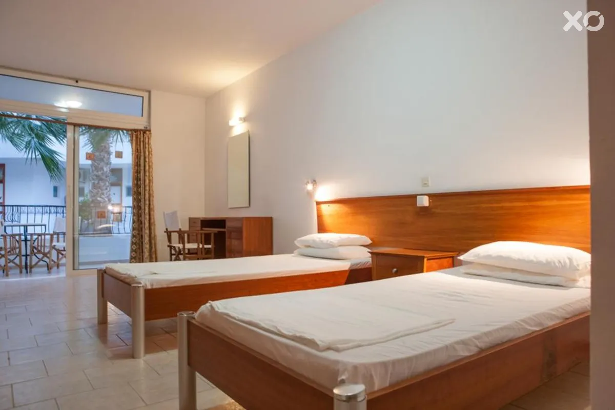 Coliseum Studios & Apartments