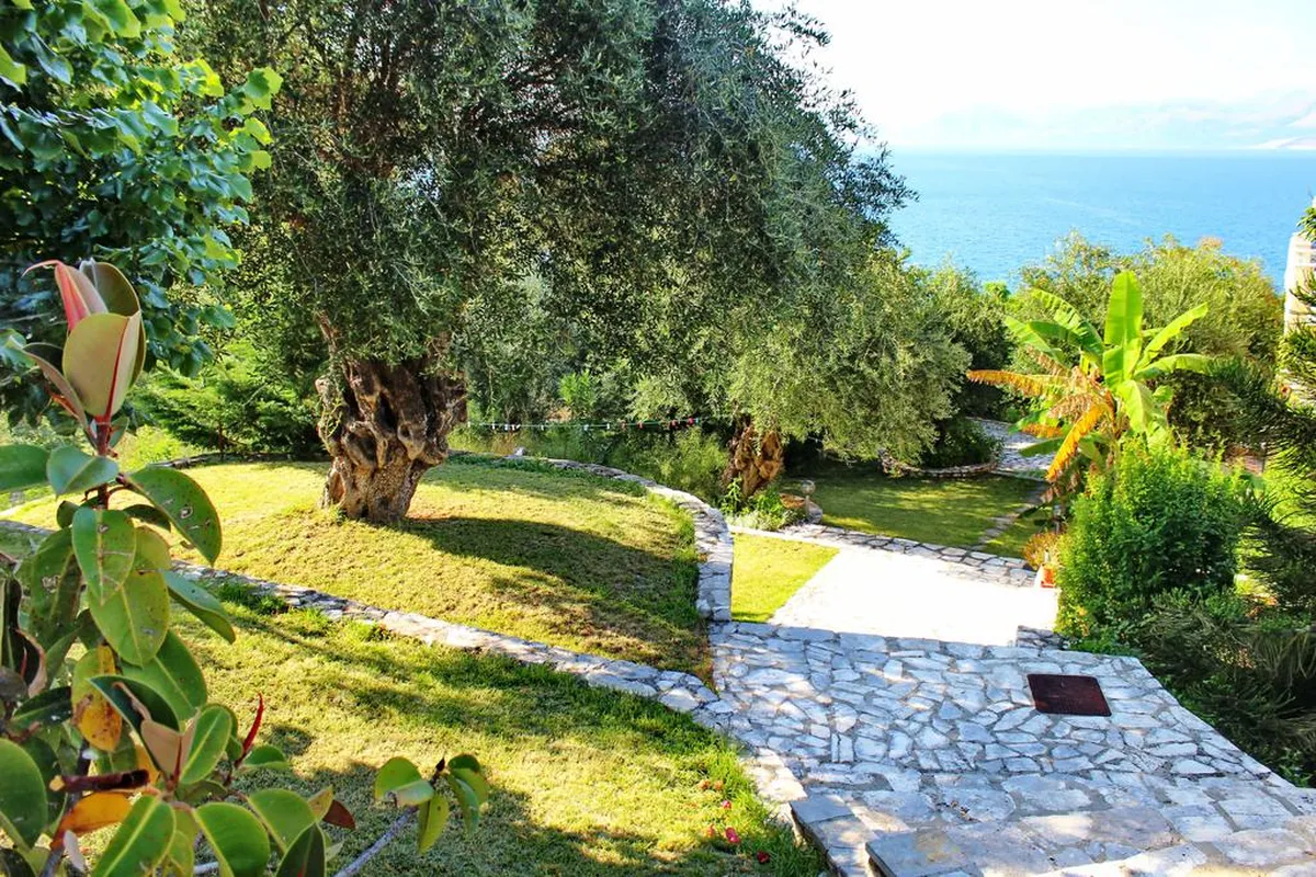 Apraos Bay Hotel