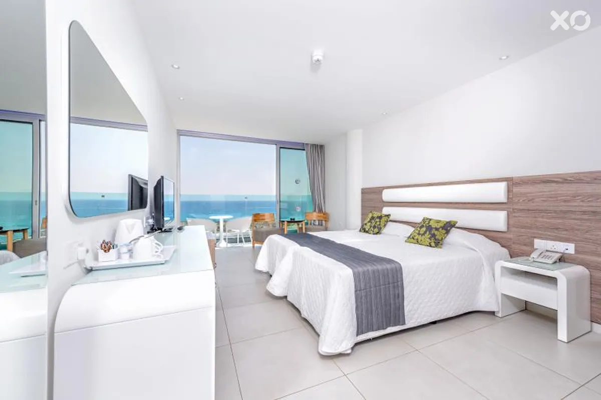 Tasia Maris Sands Beach Hotel