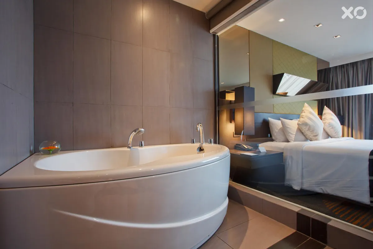 Golden Tulip Mandison Suites