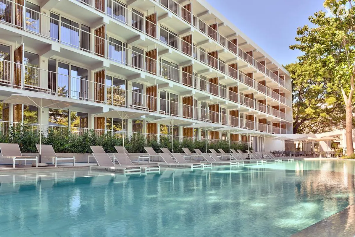 Ibis Styles Golden Sands Roomer Hotel