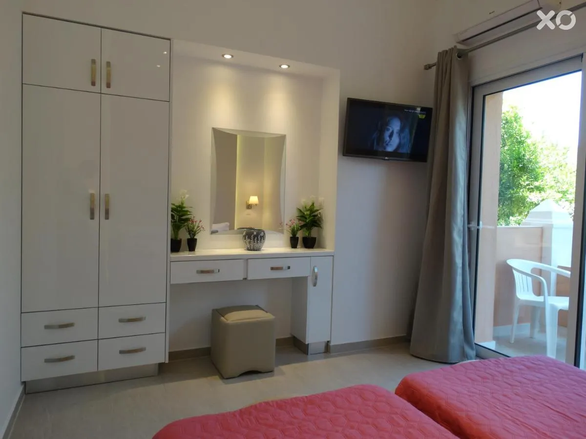 Makis Louvlis Apartments & Studios