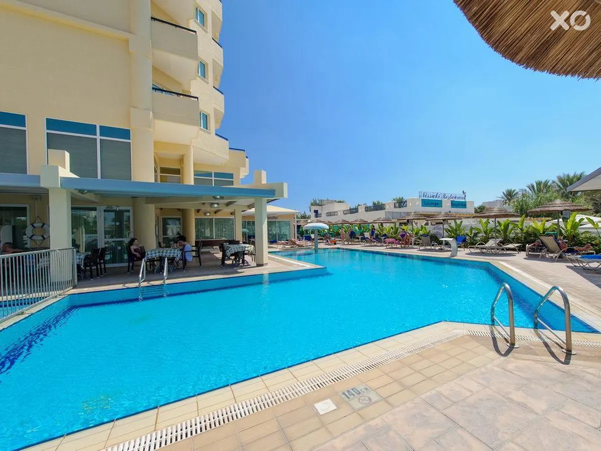 Tasia Maris Sands Beach Hotel