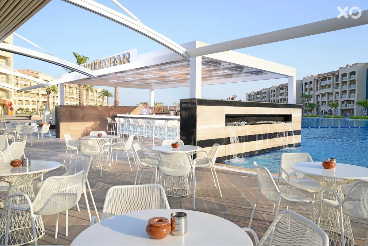Albatros White Beach Resort