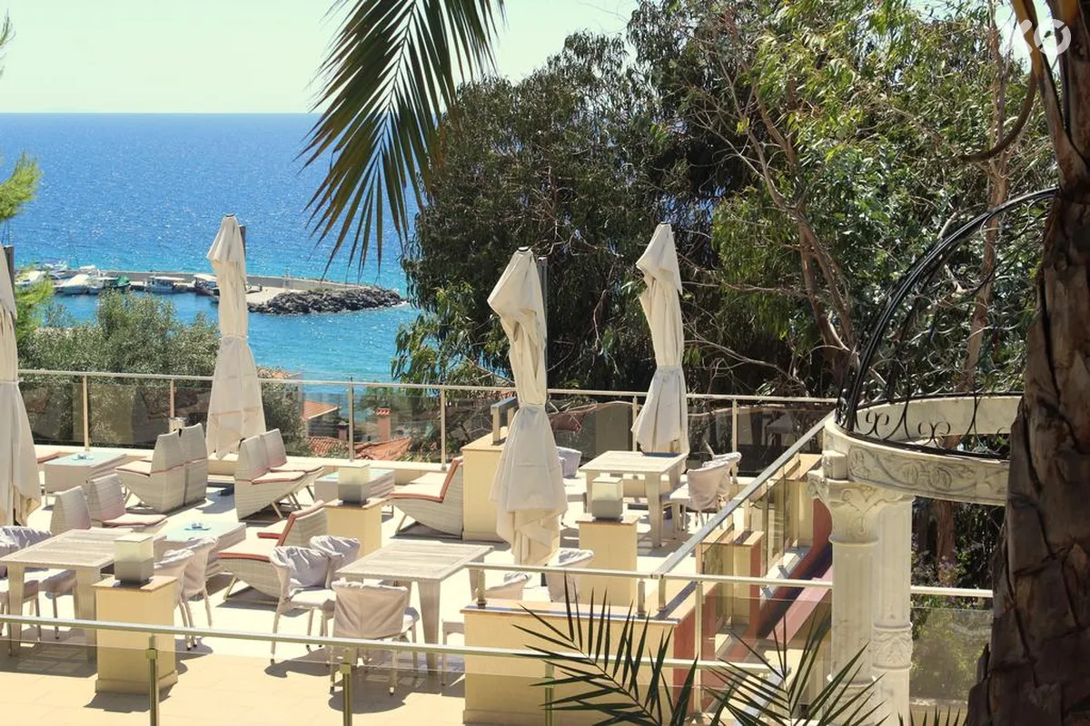 Greek Pride Cronwell Rahoni Hotel