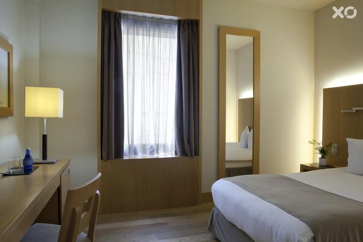 Lazart Hotel
