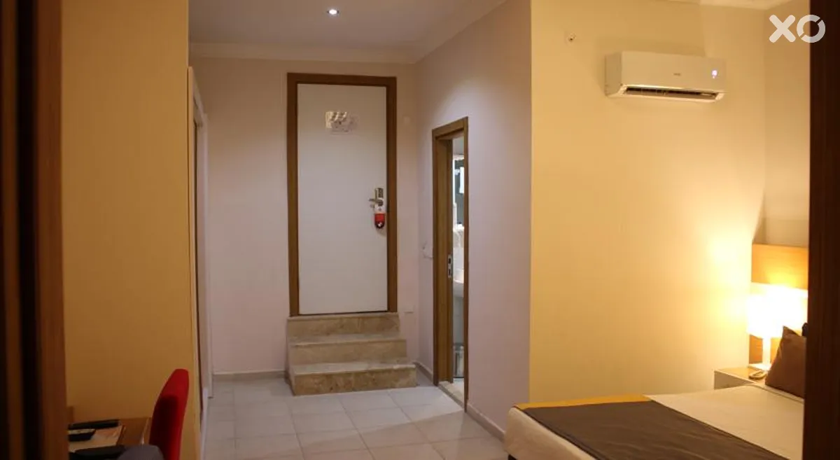 Side Legend Hotel