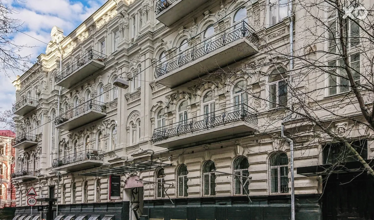 Globe Runner Hotel & Hostel