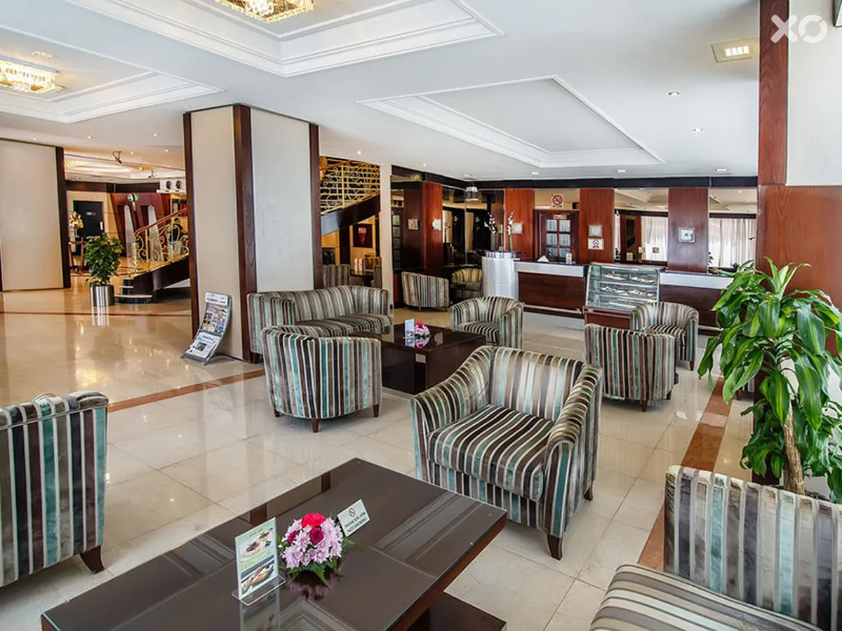 Landmark Summit Hotel