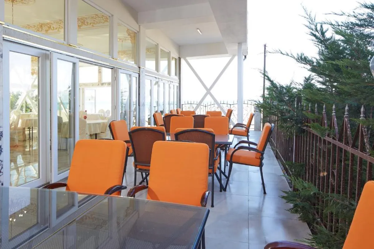 Amore Beach Hotel