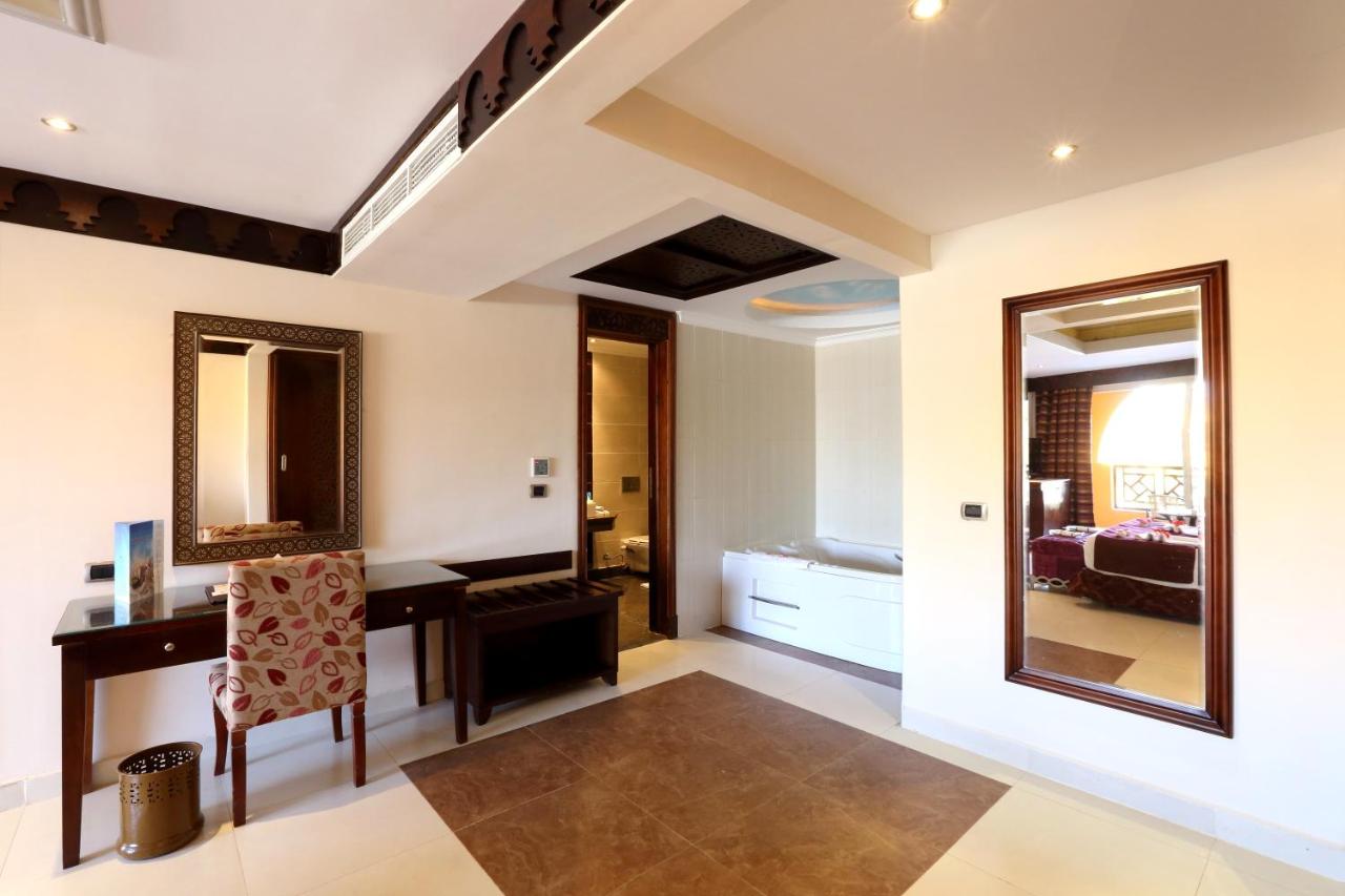 Rehana Royal Beach Resort Aqua Park & ​​Spa